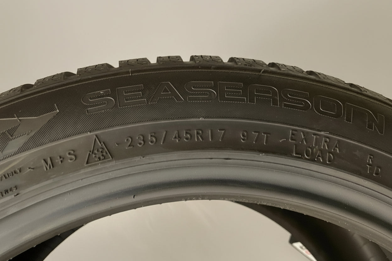 Pneumatici 4 stagioni 235/45/17 97Y