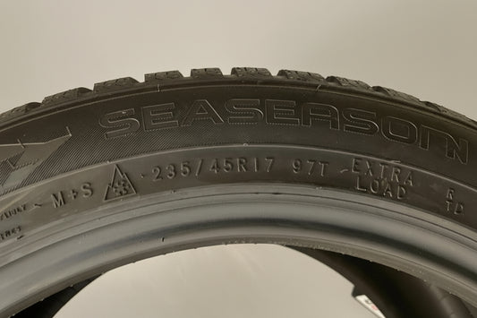 Pneumatici 4 stagioni 235/45/17 97Y